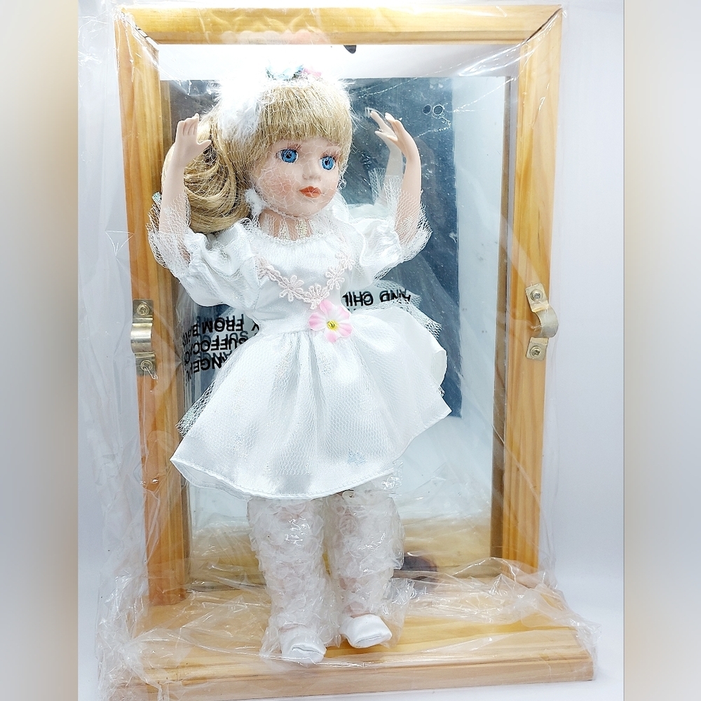 Vintage Heritage Signiture‎ Collection Carlie Ballerina Porcelain Doll & mirror